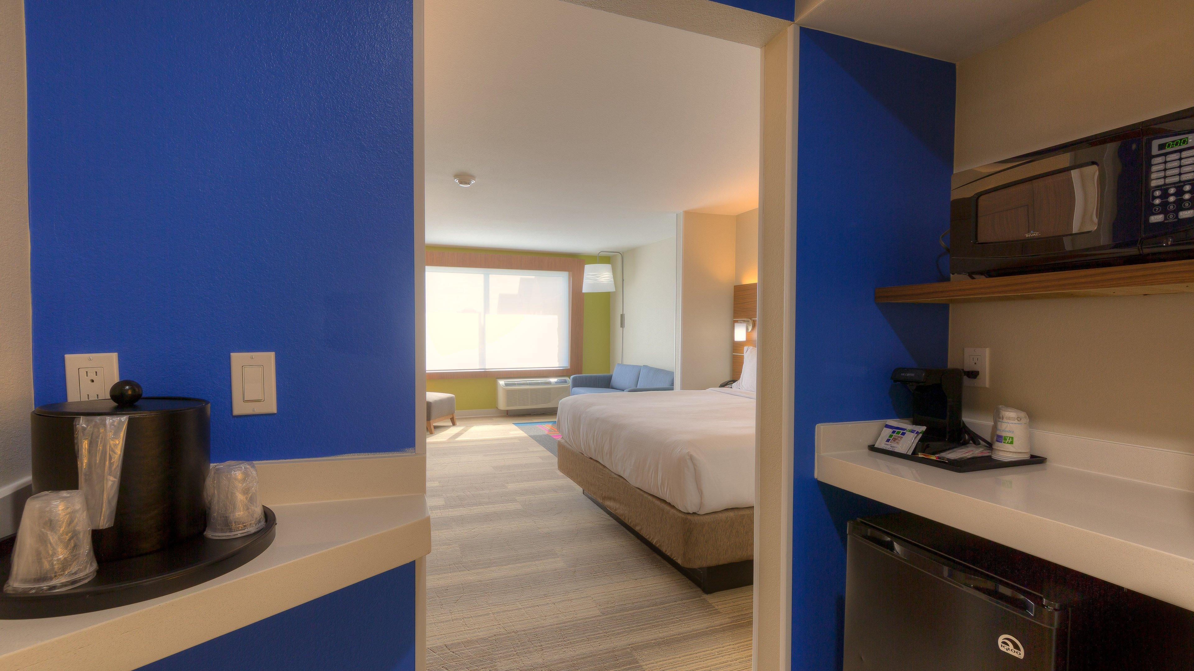 Holiday Inn Express & Suites Tulsa Midtown By Ihg Exterior photo
